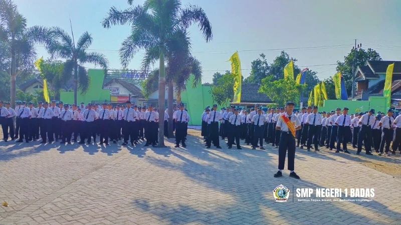 upacara SMPN 1 Badas