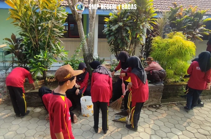 Kegiatan Jum'at Bersih